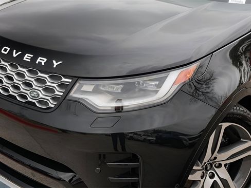Used 2024 Land Rover Discovery Metropolitan Edition image 3
