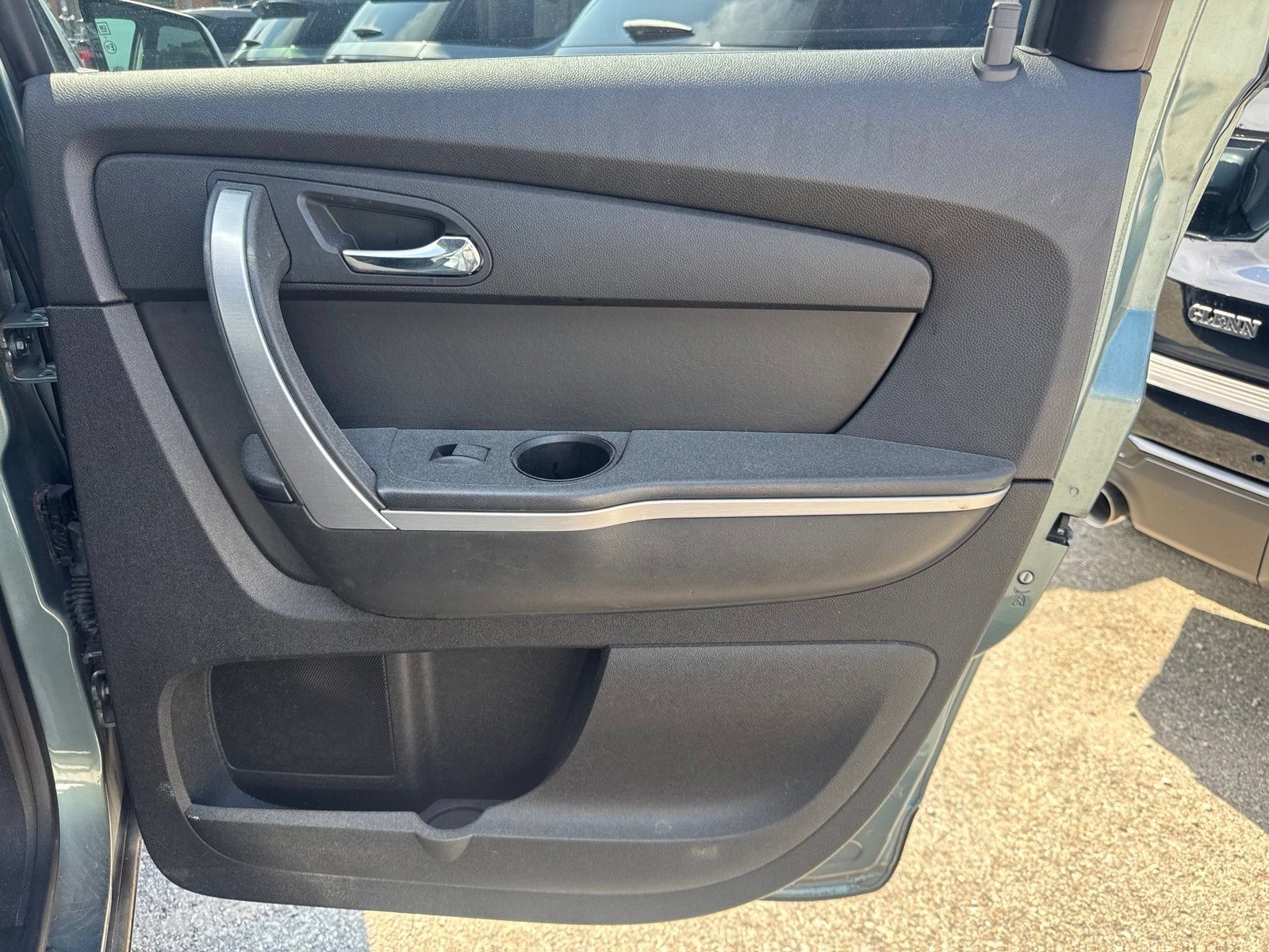 Used 2009 GMC Acadia SLE FWD image 25