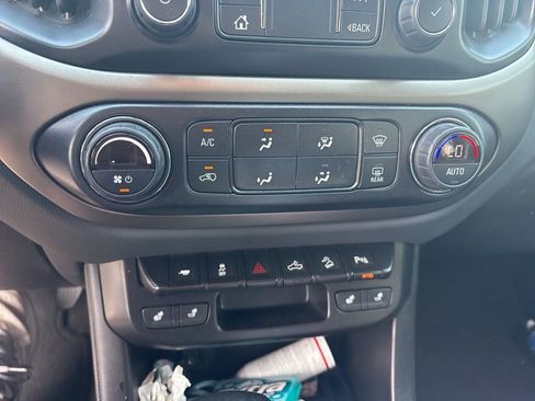 Used 2022 Chevrolet Colorado Z71 image 11