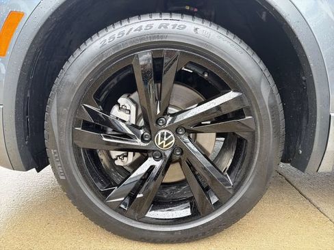 Used 2024 Volkswagen Tiguan SE R-Line AWD/4WD image 12