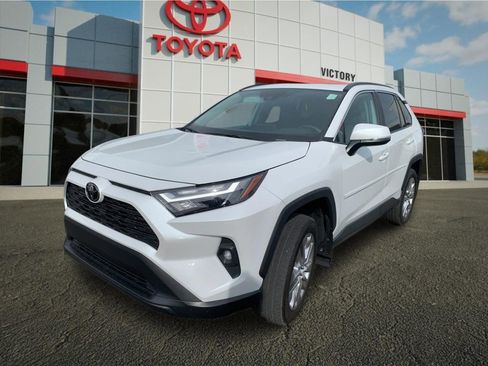 Used 2023 Toyota RAV4 XLE Premium image 6