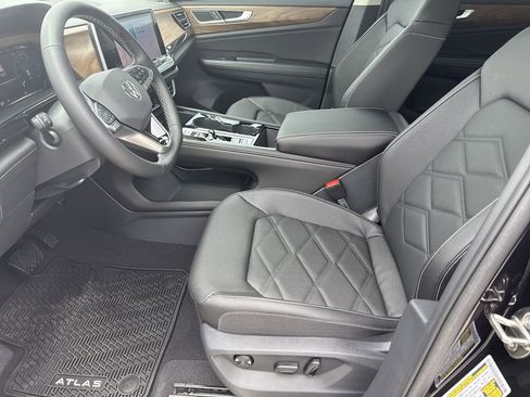 New 2026 Volkswagen Atlas SE FWD image 12