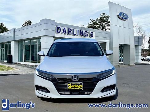 Used 2018 Honda Accord Touring image 2