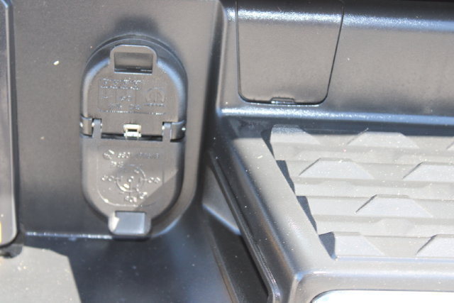 Used 2019 RAM 1500 Laramie AWD/4WD image 7