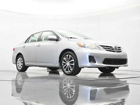 Used 2013 Toyota Corolla LE FWD image 36
