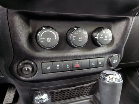 Used 2016 Jeep Wrangler Unlimited Rubicon w/ Connectivity Group image 19