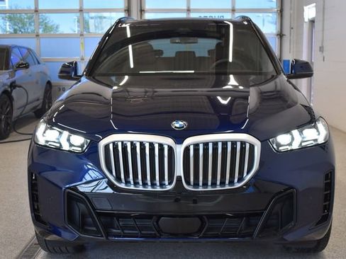 New 2026 BMW X5 xDrive40i w/ M Sport Package AWD/4WD image 3