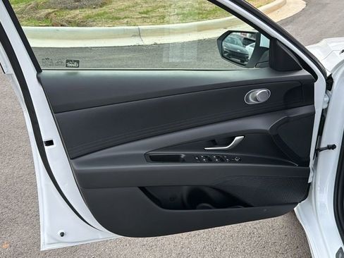 New 2026 Hyundai Elantra SE image 11