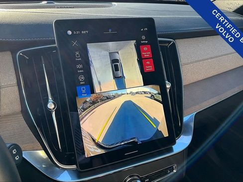 Certified 2025 Volvo XC90 B6 Plus image 30