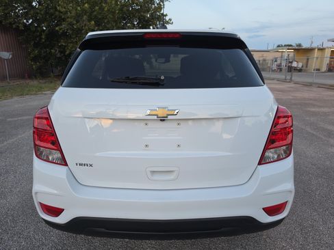 Used 2022 Chevrolet Trax LS w/ Tint and Cruise Package FWD image 6