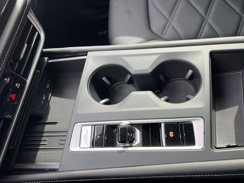 Used 2025 Volkswagen Atlas SE image 23