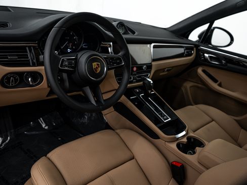 Certified 2026 Porsche Macan AWD/4WD image 4