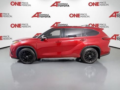 Used 2023 Toyota Highlander XSE FWD image 4