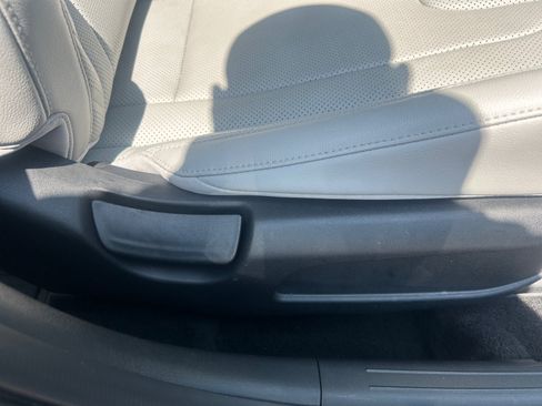 Used 2023 Hyundai Elantra Limited FWD image 32