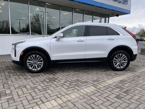 Used 2025 Cadillac XT4 Premium Luxury AWD/4WD image 2