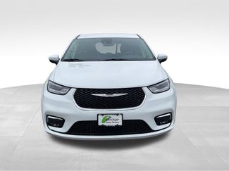 Used 2023 Chrysler Pacifica Touring-L FWD video 2