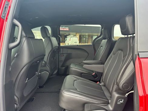 New 2026 Chrysler Pacifica Select w/ S Appearance Package FWD image 10