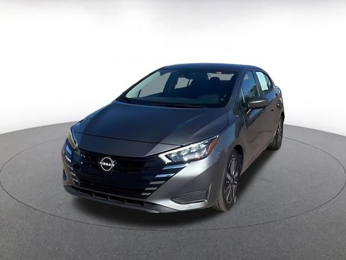 Used 2025 Nissan Versa SV image 7
