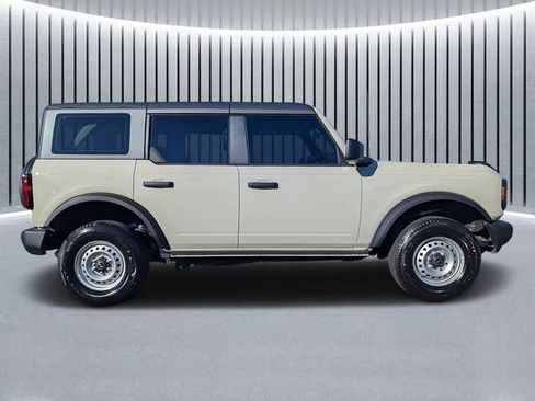 New 2025 Ford Bronco 4-Door image 2