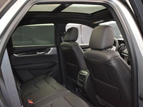 Used 2025 Cadillac XT5 Premium Luxury FWD image 11