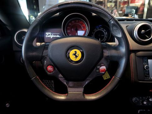 Used 2013 Ferrari California RWD image 16