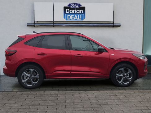 Used 2024 Ford Escape ST-Line w/ Tech Pack #1 AWD/4WD image 2