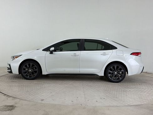 Used 2024 Toyota Corolla SE FWD image 2
