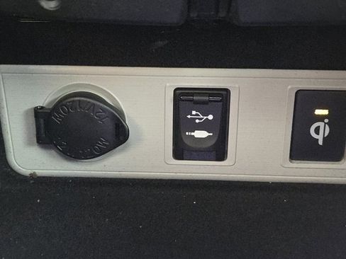 Used 2017 Toyota Avalon XLE Premium image 17