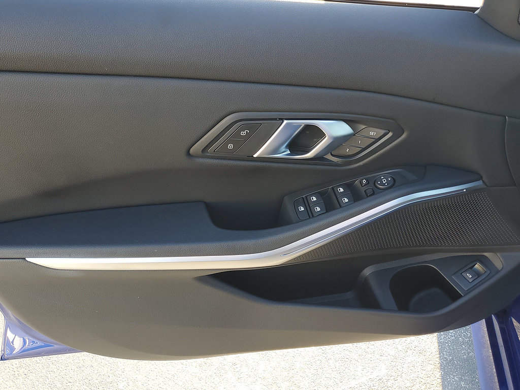 Used 2026 BMW 330i Sedan w/ M Sport Package RWD image 19