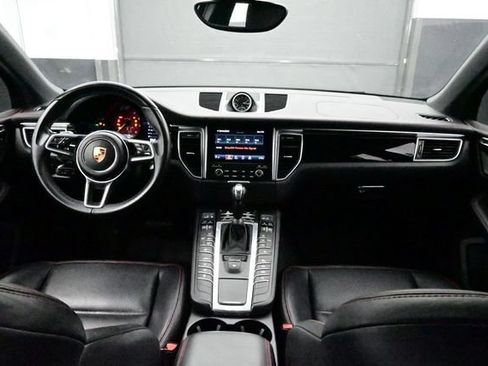 Certified 2018 Porsche Macan GTS AWD/4WD image 19