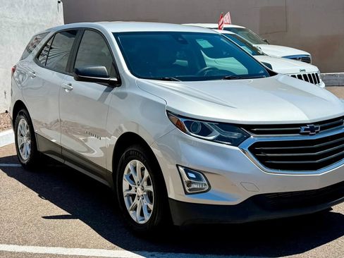 Used 2020 Chevrolet Equinox LS FWD image 4