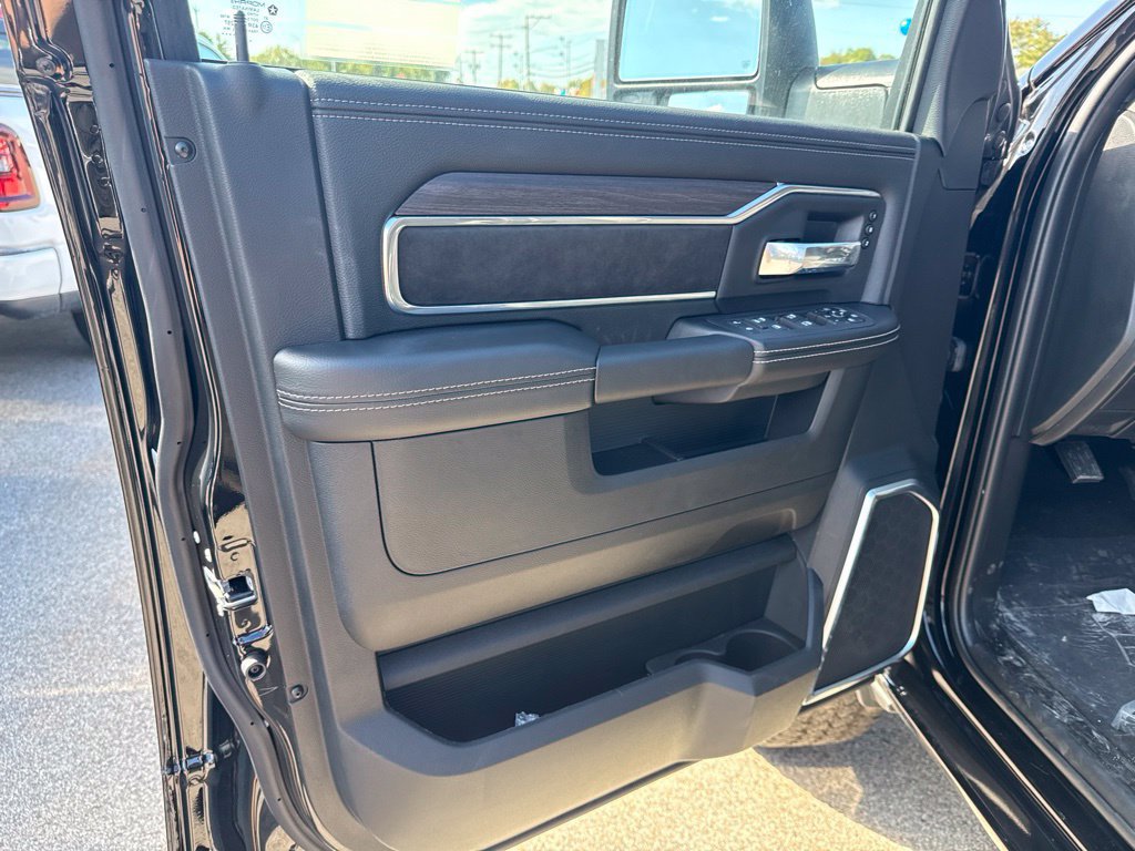 New 2027 RAM 2500 Laramie AWD/4WD image 17
