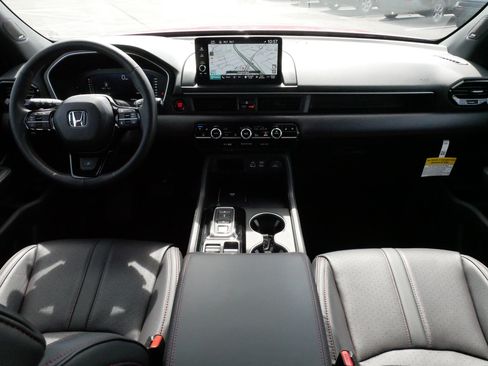 Used 2025 Honda Pilot Black Edition image 10