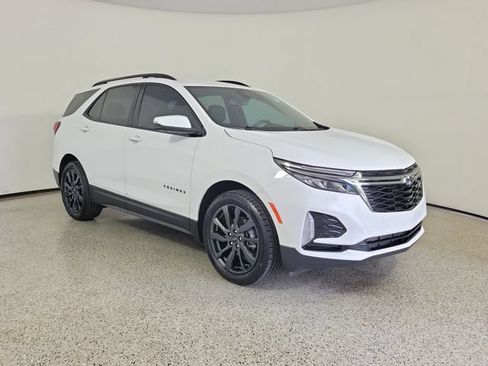 Used 2022 Chevrolet Equinox RS w/ Infotainment Package FWD image 4
