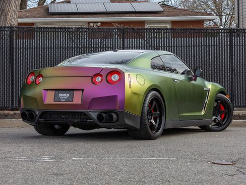 Used 2010 Nissan GT-R Premium image 24