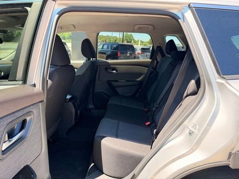Used 2023 Nissan Rogue SV image 12