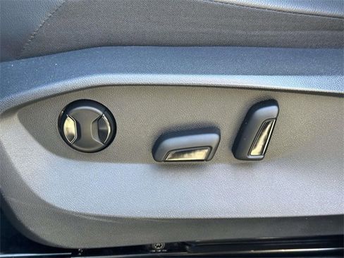 Used 2022 Volkswagen Tiguan SE image 15