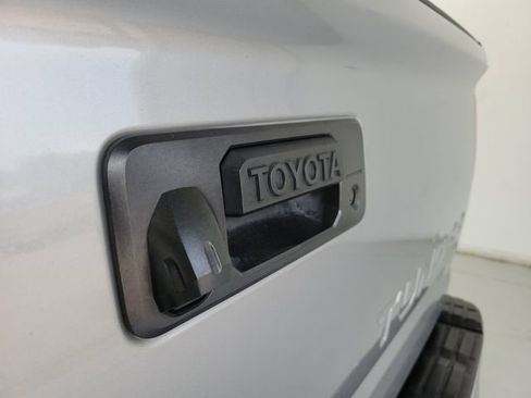 Used 2014 Toyota Tundra SR5 w/ SR5 Upgrade Package RWD image 8