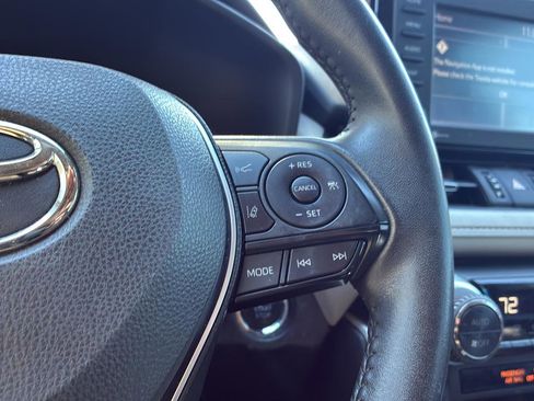 Used 2022 Toyota RAV4 XLE Premium image 35