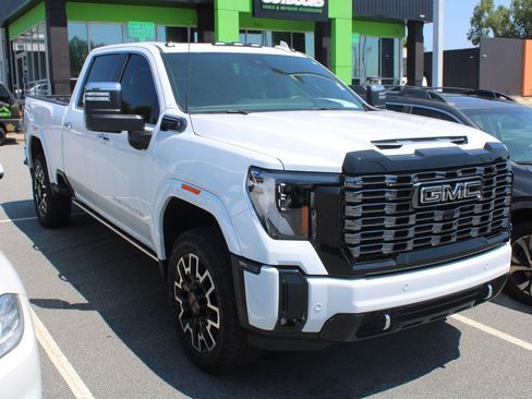 Used 2026 GMC Sierra 2500 Denali Ultimate AWD/4WD image 3