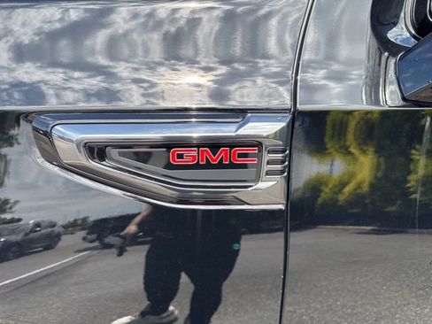 Used 2025 GMC Yukon AT4 AWD/4WD image 34