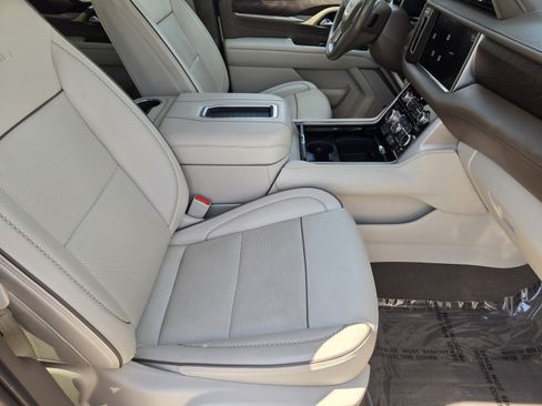 Used 2022 GMC Yukon Denali w/ Denali Premium Package AWD/4WD image 8