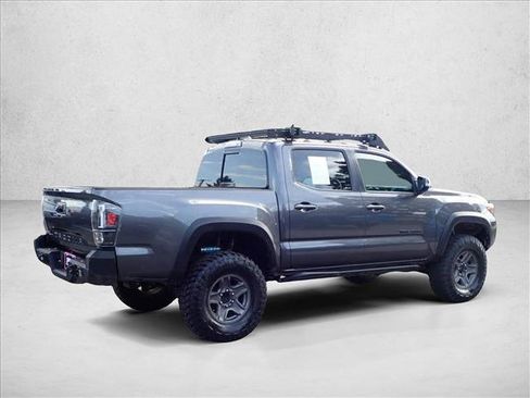 Used 2022 Toyota Tacoma TRD Off-Road w/ TRD Premium Off Road Package AWD/4WD image 4