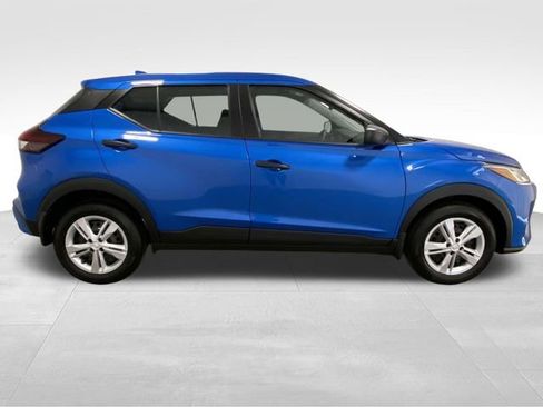 New 2025 Nissan Kicks Play S image 2