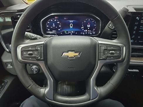 Used 2025 Chevrolet Silverado 2500 LT AWD/4WD image 18