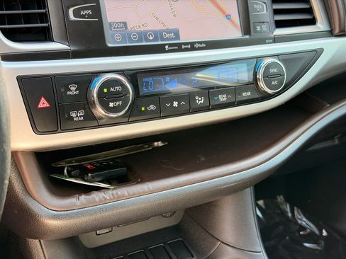 Used 2017 Toyota Highlander XLE FWD image 38