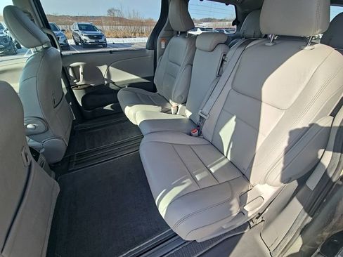 Used 2020 Toyota Sienna XLE image 15