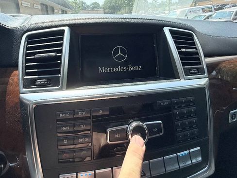 Used 2014 Mercedes-Benz GL 550 4MATIC image 75