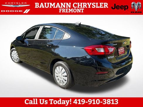 Used 2018 Chevrolet Cruze LS FWD image 4