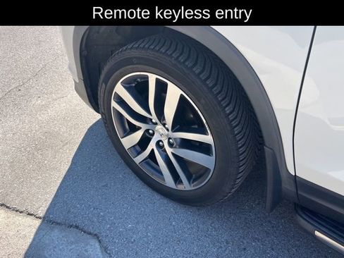 Used 2018 Honda Pilot Touring image 10